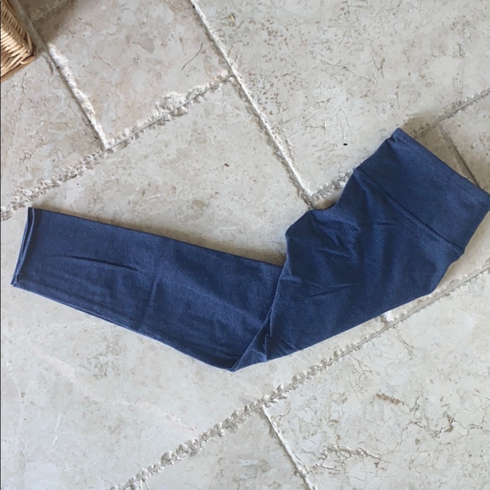 Lululemon Size 6 cotton fabric Crop Legging